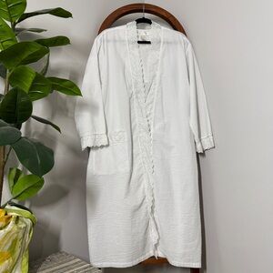 Eileen West White Seersucker Lace Trim Robe